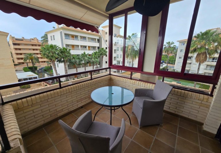 Alquiler a largo plazo - Apartamento / piso -
Alfaz del Pi - Albir