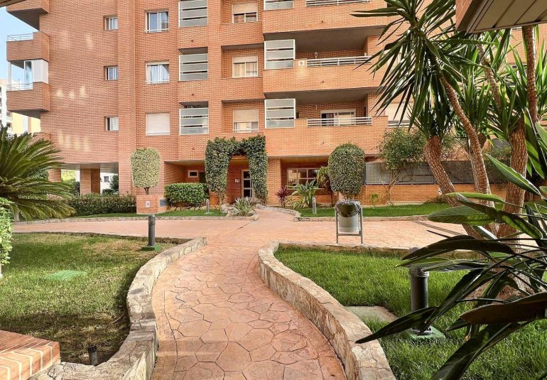 Herverkoop - Appartement / flat -
Villajoyosa - Cala Villajoyosa