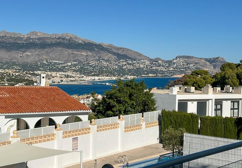 Herverkoop - Herenhuis -
Alfaz del Pi - Albir