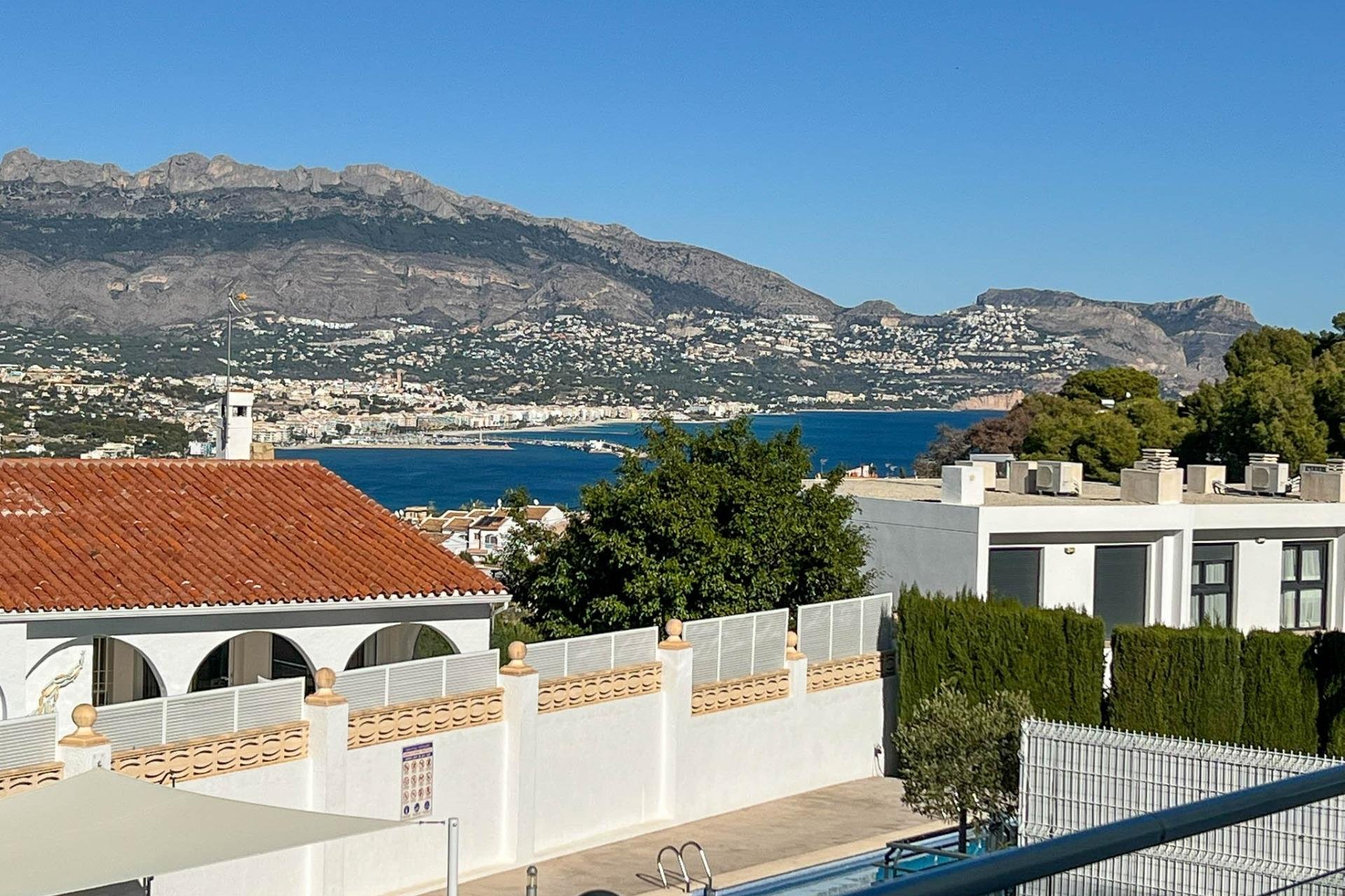 Herverkoop - Herenhuis -
Alfaz del Pi - Albir