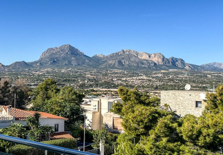 Herverkoop - Herenhuis -
Alfaz del Pi - Albir