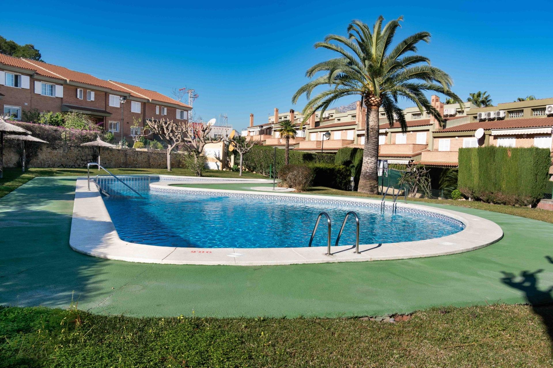 Herverkoop - Herenhuis -
Alfaz del Pi - Albir