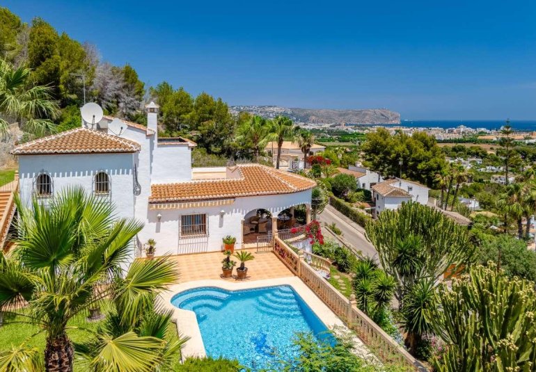 Herverkoop - Herenhuis -
Jávea