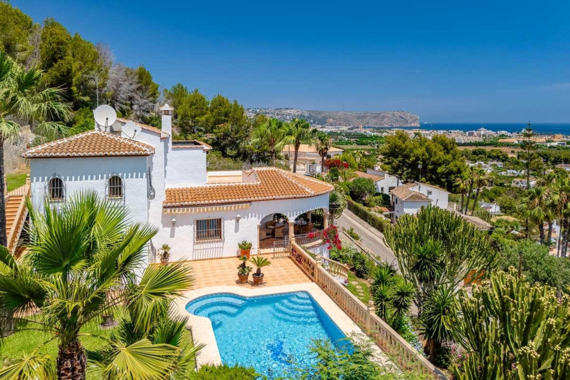 Herverkoop - Herenhuis -
Jávea