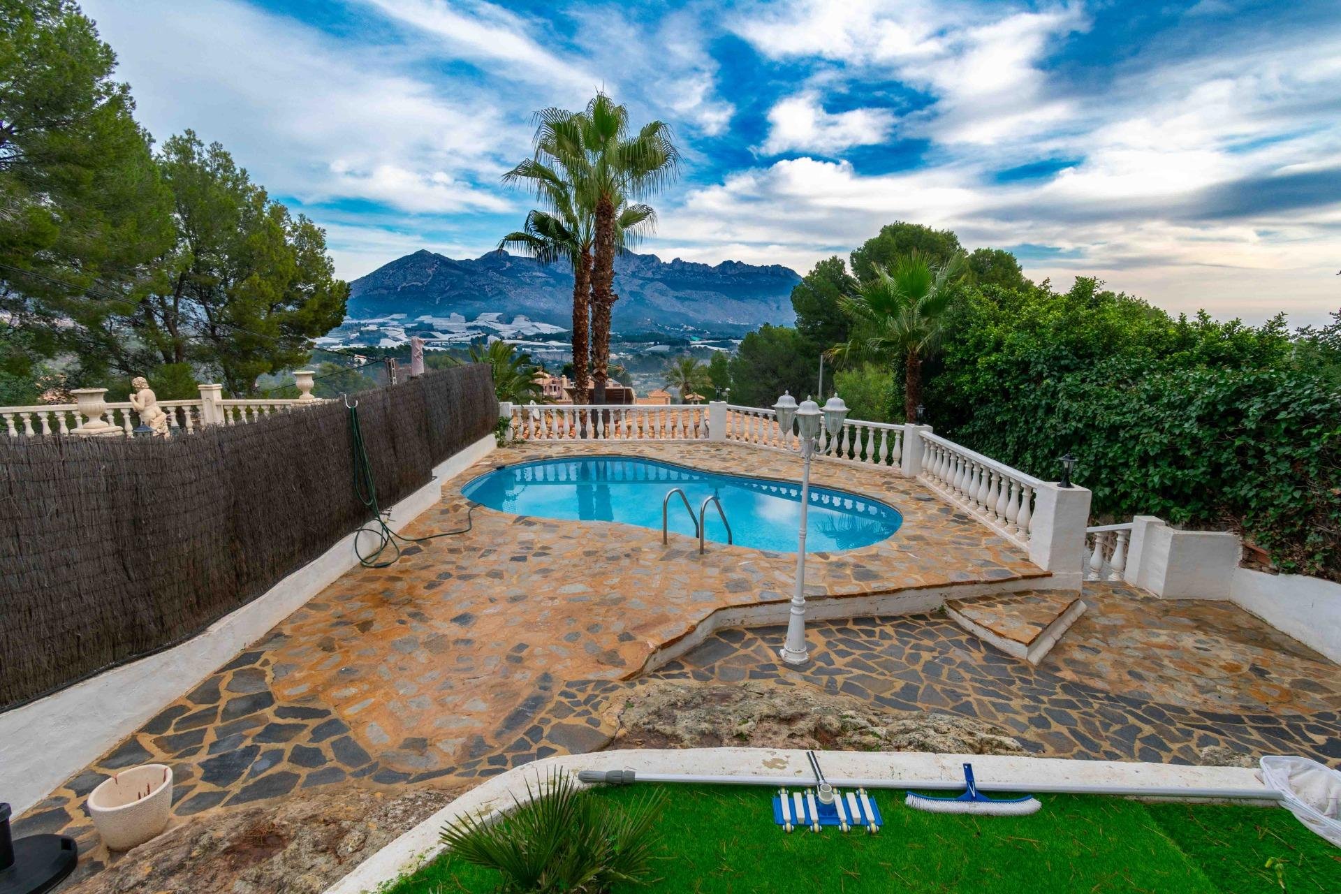 Herverkoop - Herenhuis -
La Nucía - La nucia