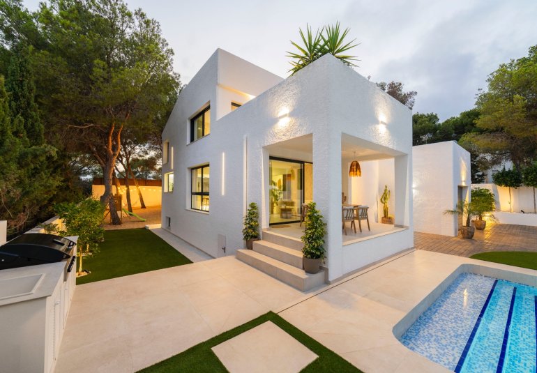 Herverkoop - Villa -
Altea - Urbanizaciones