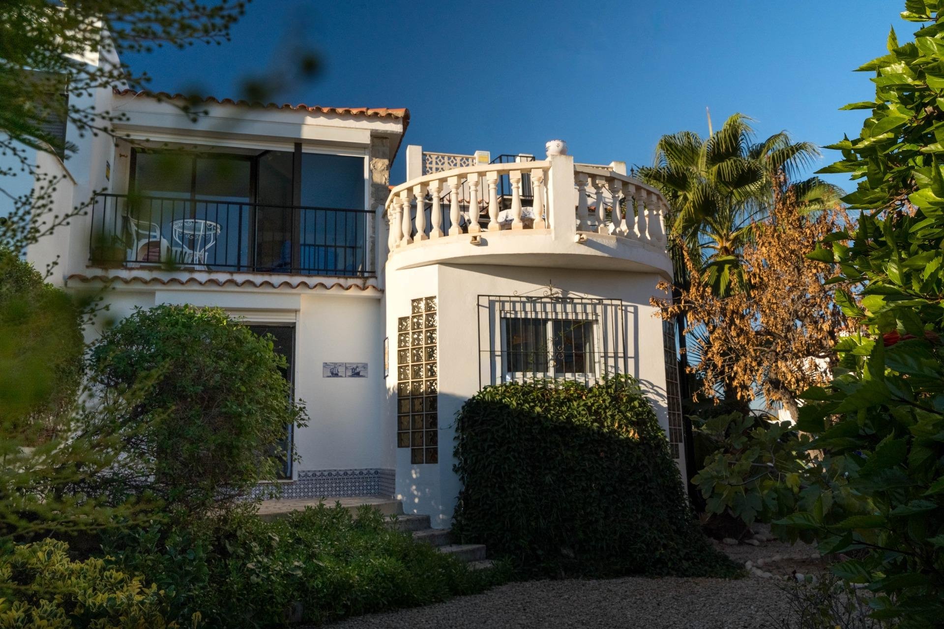 Herverkoop - Villa / Halfvrijstaand -
Alfaz del Pi - Albir