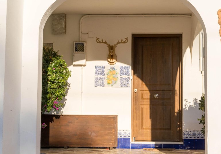 Herverkoop - Villa / Halfvrijstaand -
Alfaz del Pi - Albir