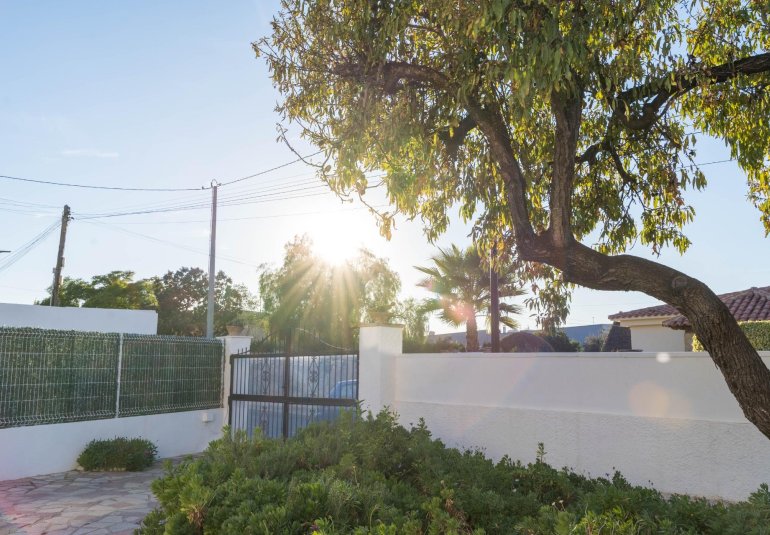 Herverkoop - Villa / Halfvrijstaand -
Alfaz del Pi - Albir