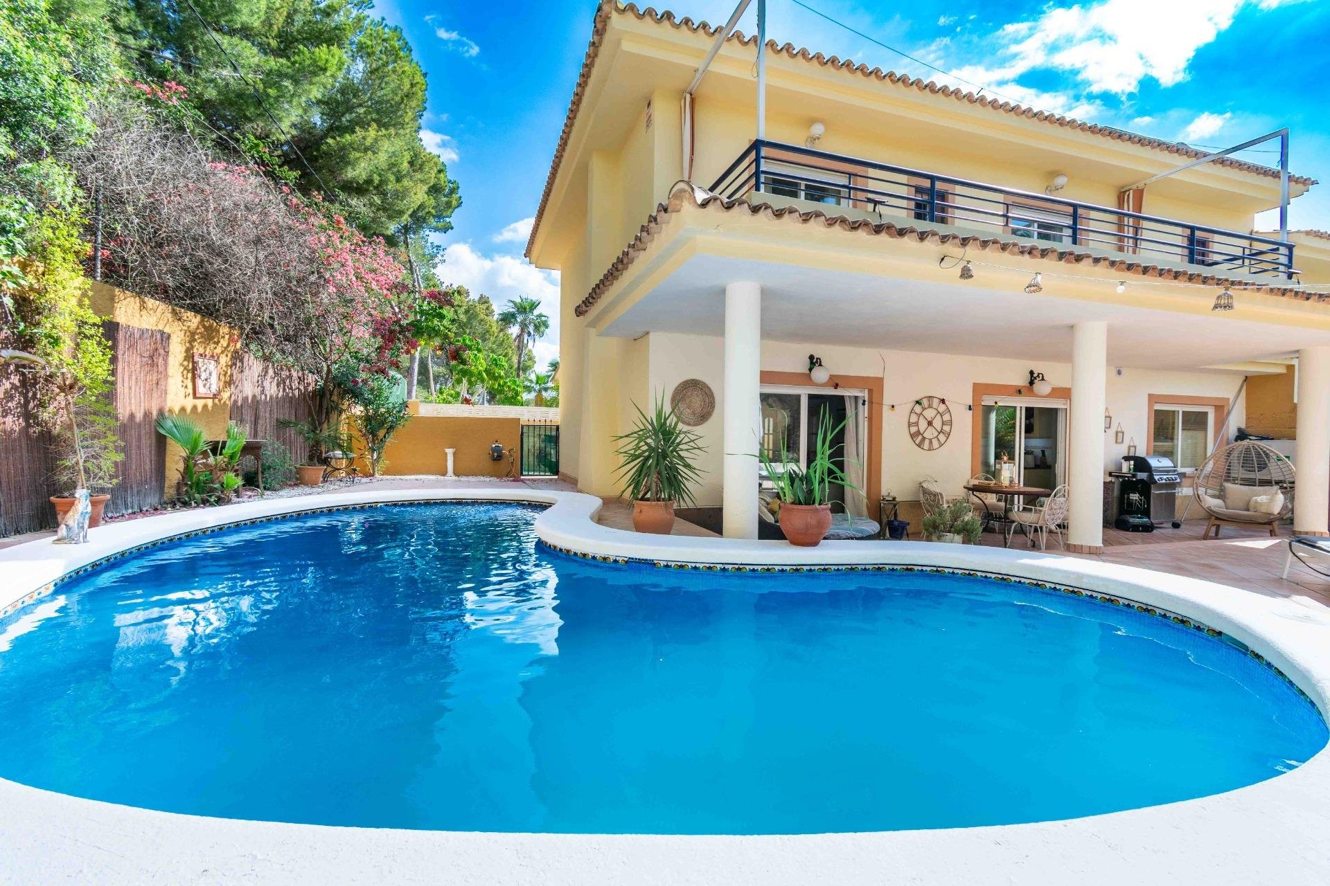 Herverkoop - Villa / Halfvrijstaand -
Alfaz del Pi - Albir