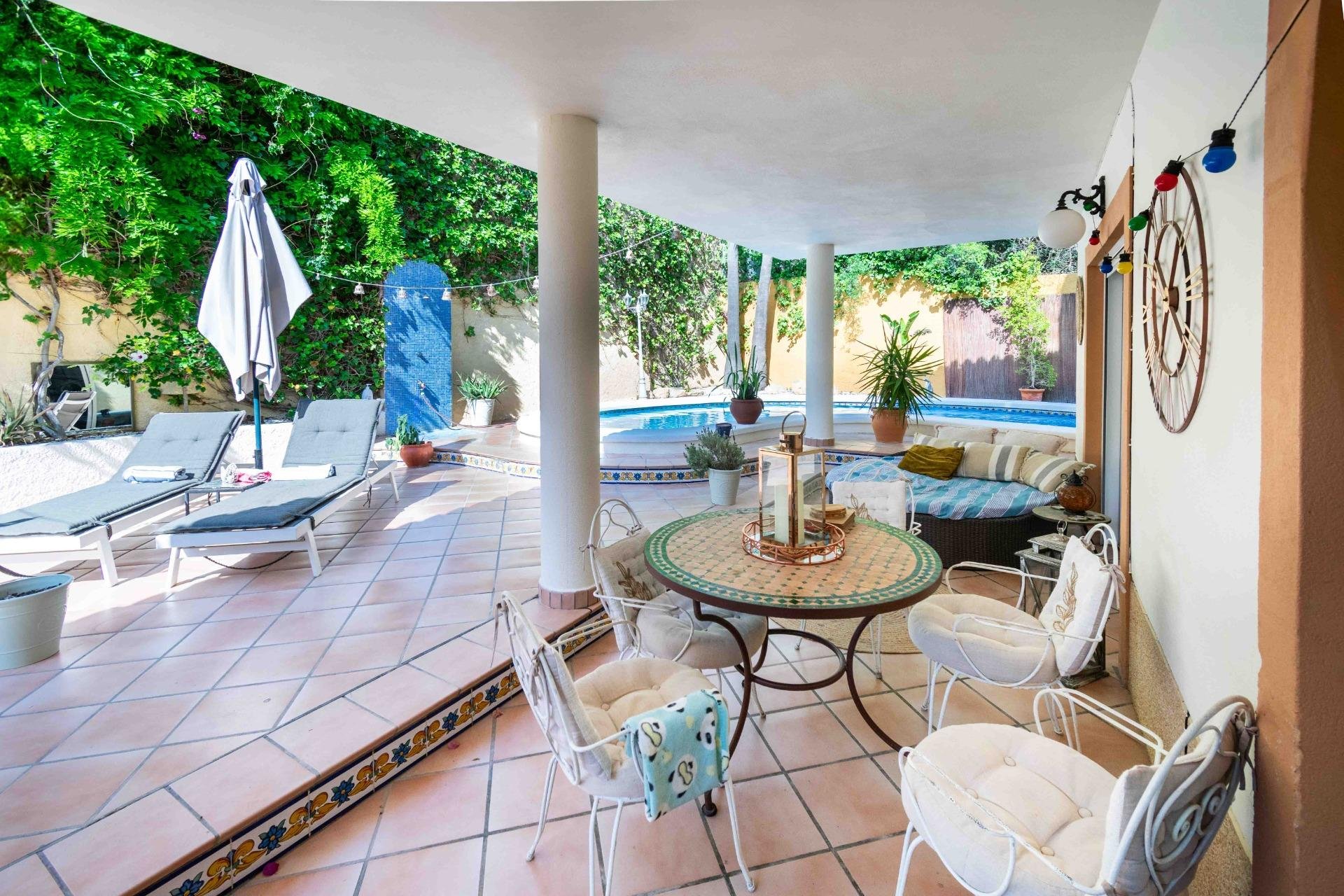 Herverkoop - Villa / Halfvrijstaand -
Alfaz del Pi - Albir