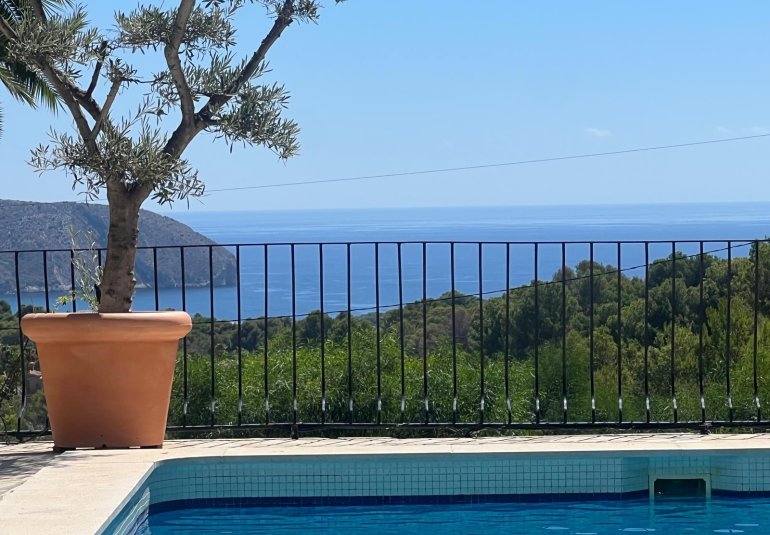 Herverkoop - Villa -
Moraira - Benimeit