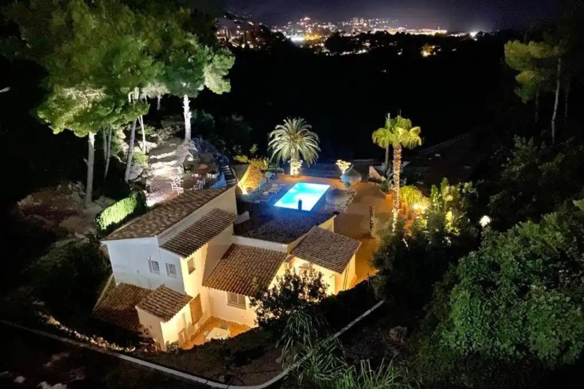 Herverkoop - Villa -
Moraira - Benimeit