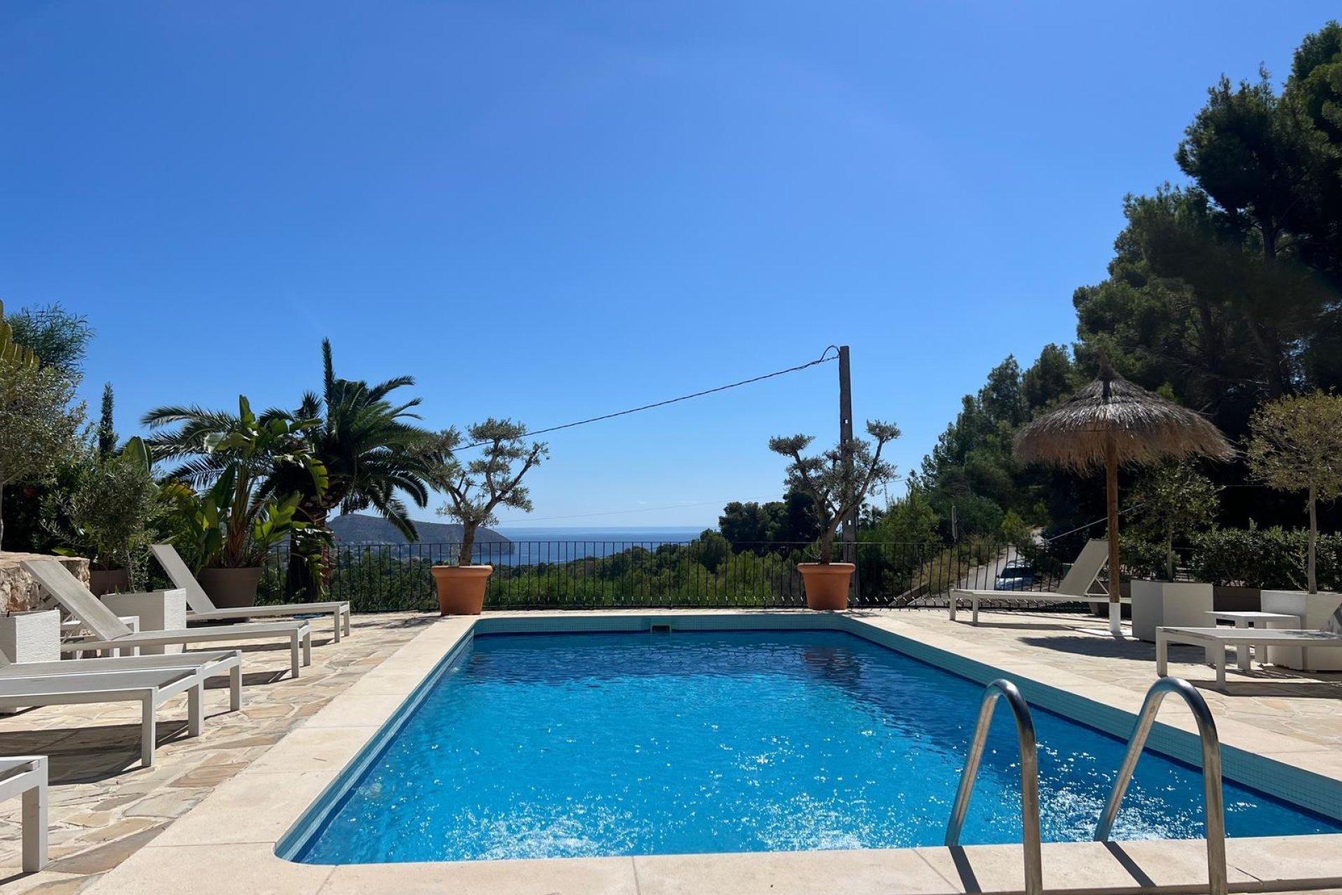 Herverkoop - Villa -
Moraira - Benimeit