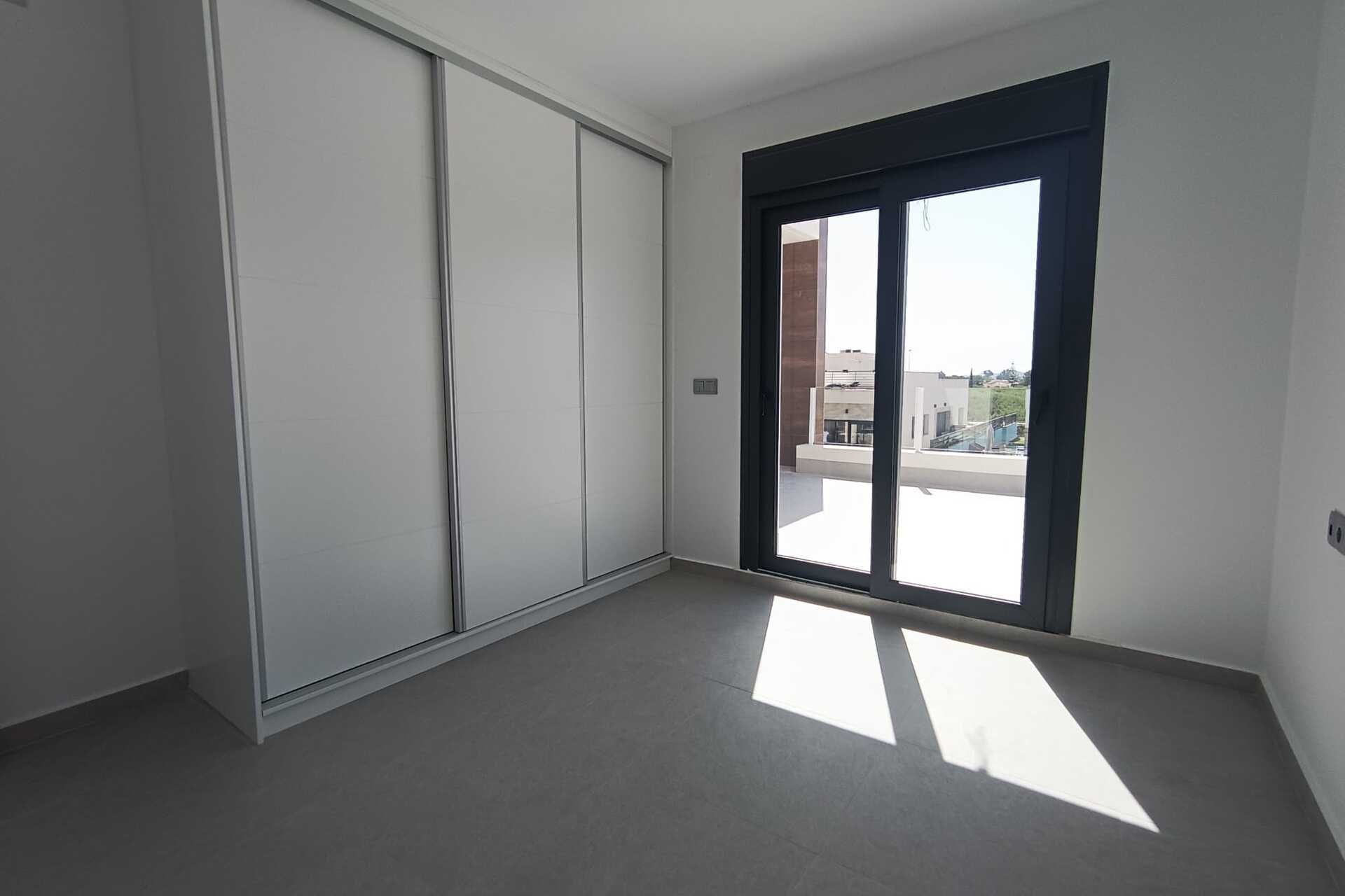 Neue Gebäude - detached -
Daya Nueva