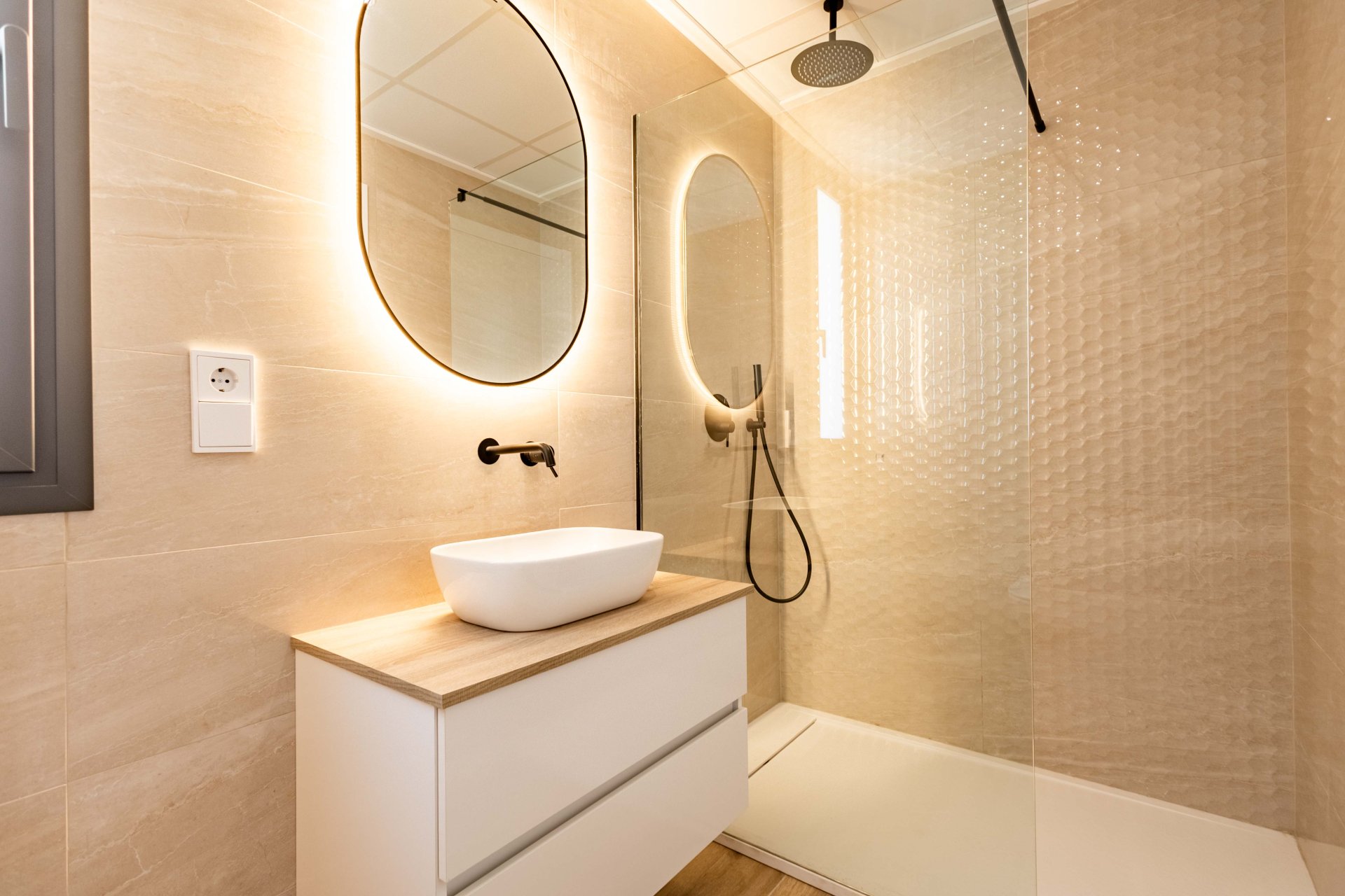 Neue Gebäude - detached -
Polop