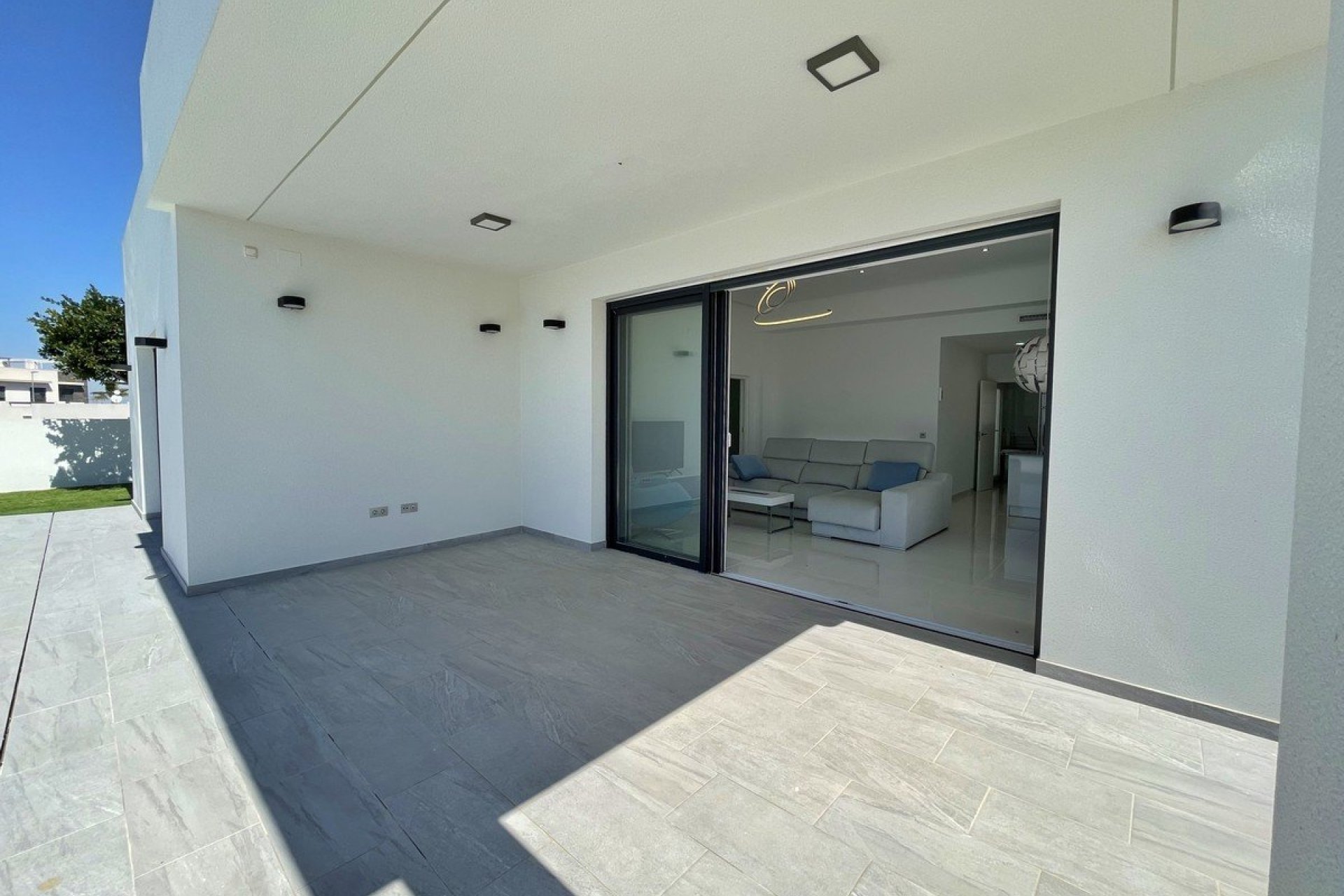 Neue Gebäude - detached -
Rafal