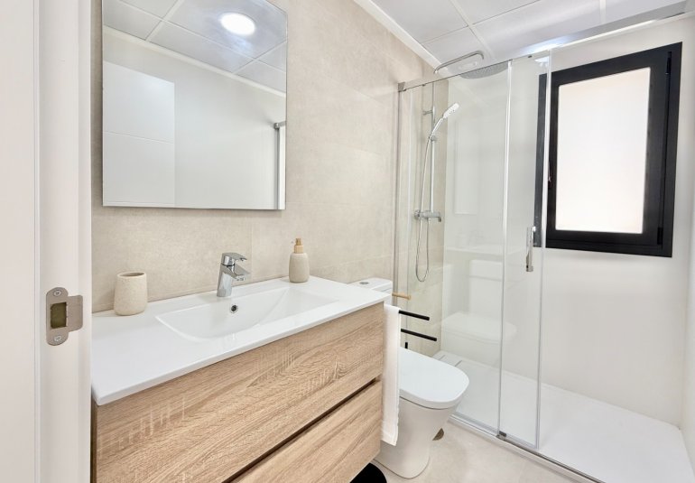 Neue Gebäude - low-bungalow -
Cox