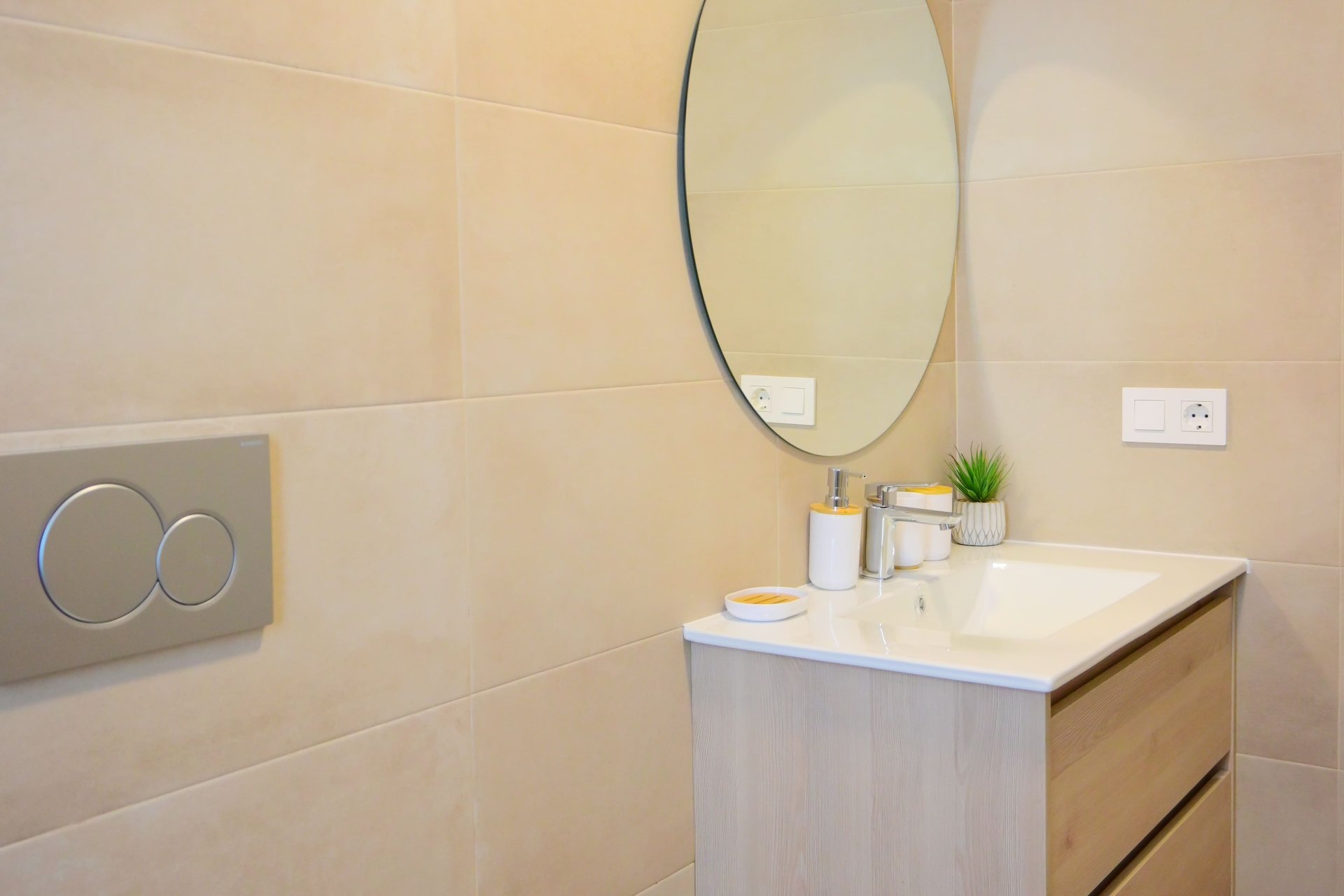 Neue Gebäude - semi-detached -
Dolores