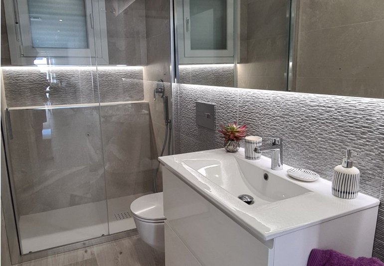 Neue Gebäude - Villa -
avileses