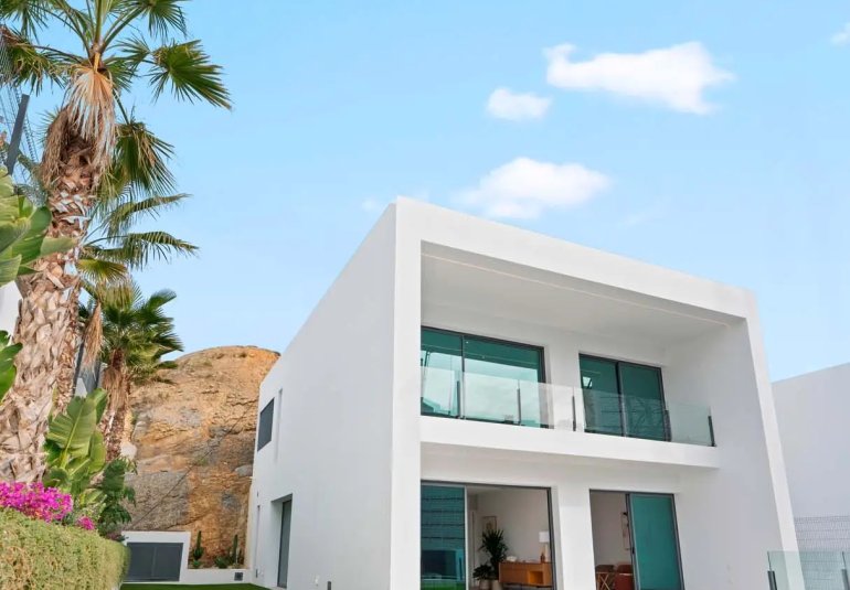 Neue Gebäude - Villa -
Benidorm