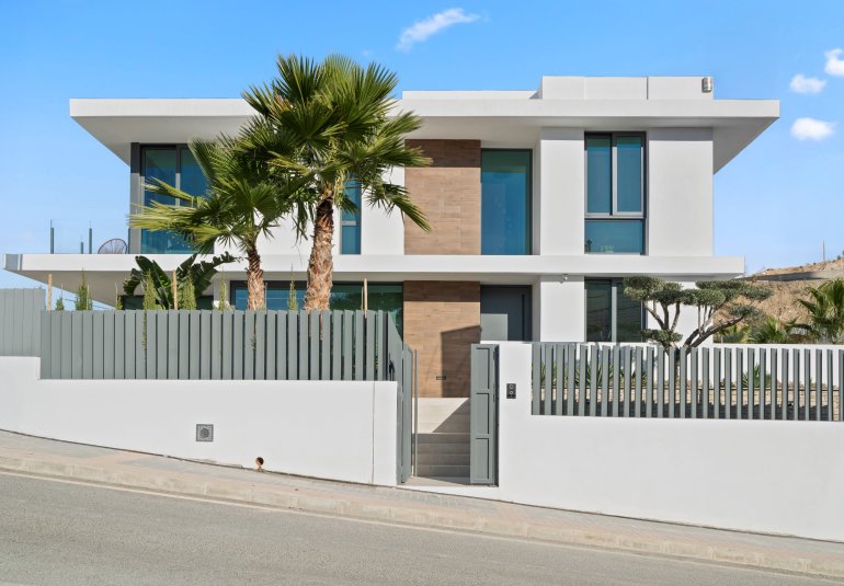 Neue Gebäude - Villa -
Benidorm