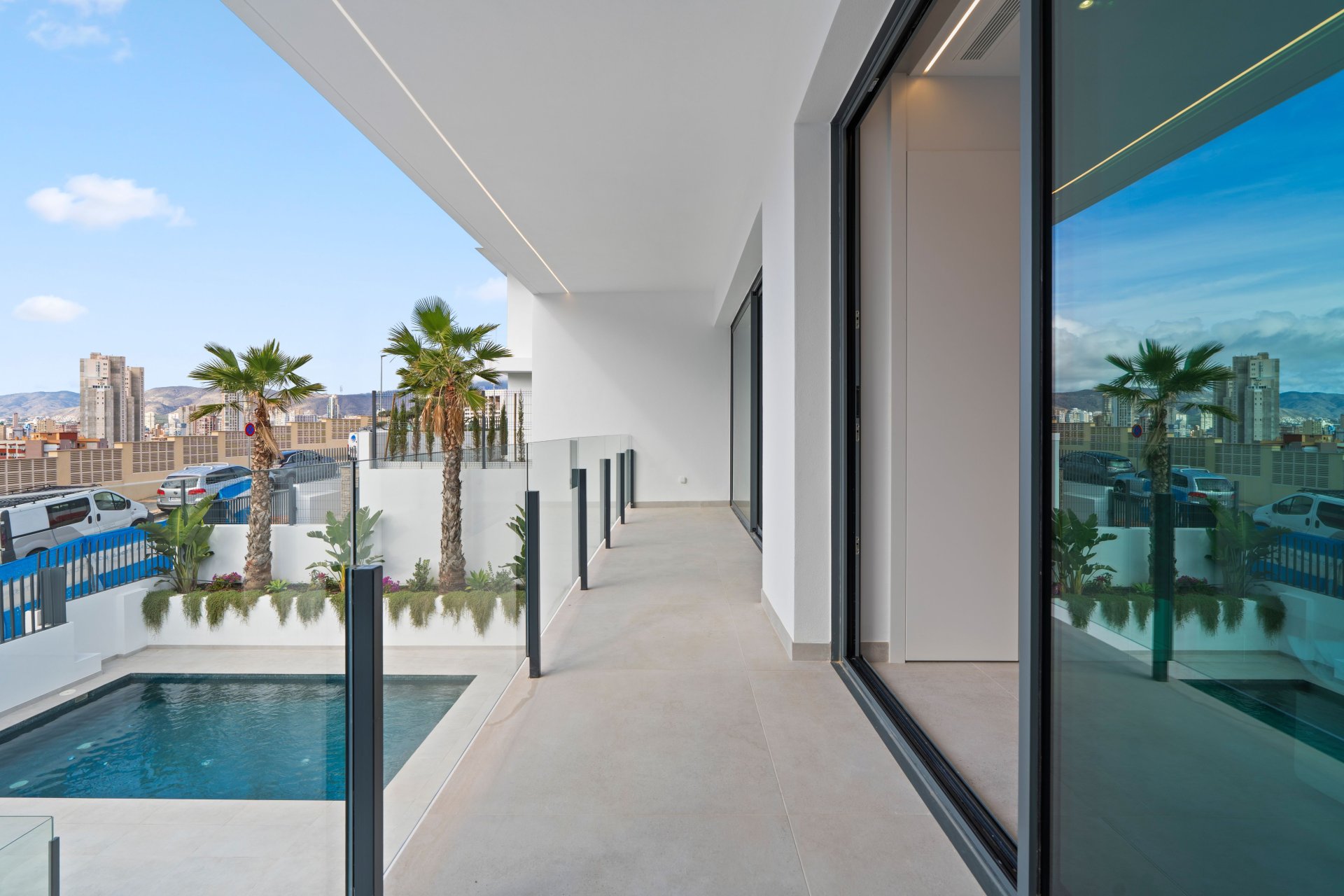 Neue Gebäude - Villa -
Benidorm