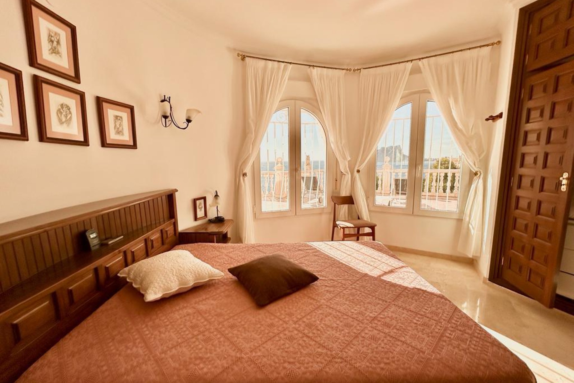 Neue Gebäude - Villa -
Moraira