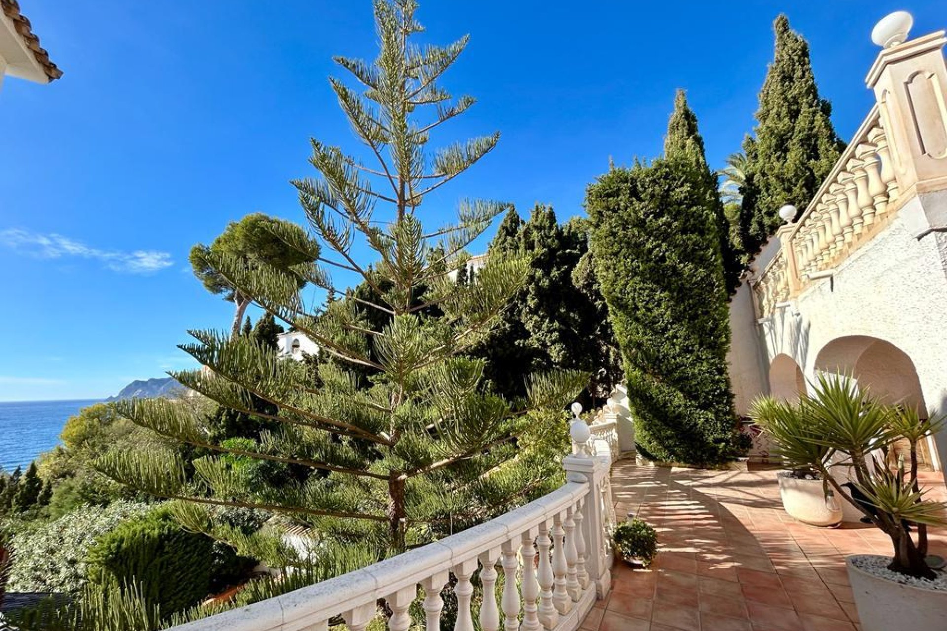 Neue Gebäude - Villa -
Moraira