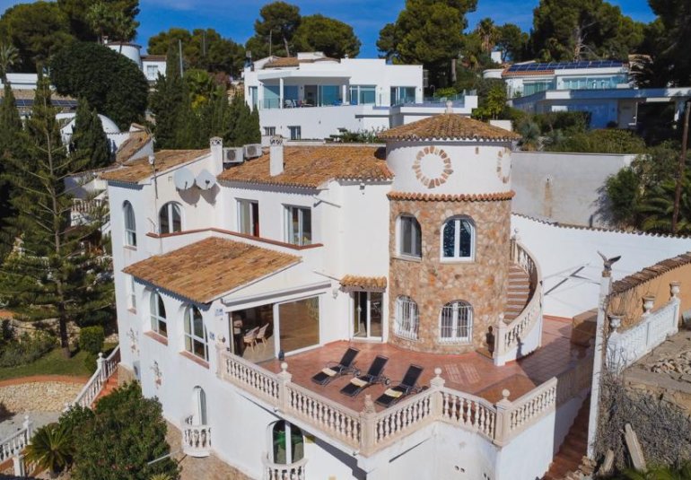 Neue Gebäude - Villa -
Moraira