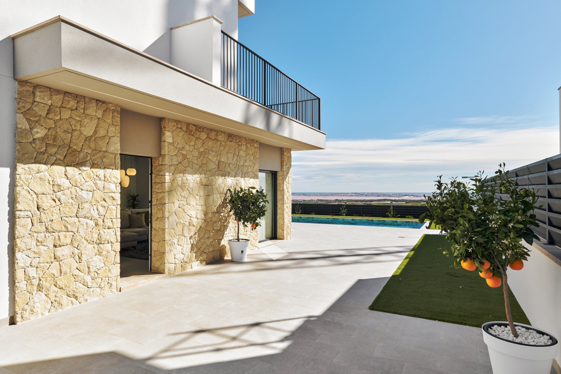 Neue Gebäude - Villa -
San Miguel de Salinas