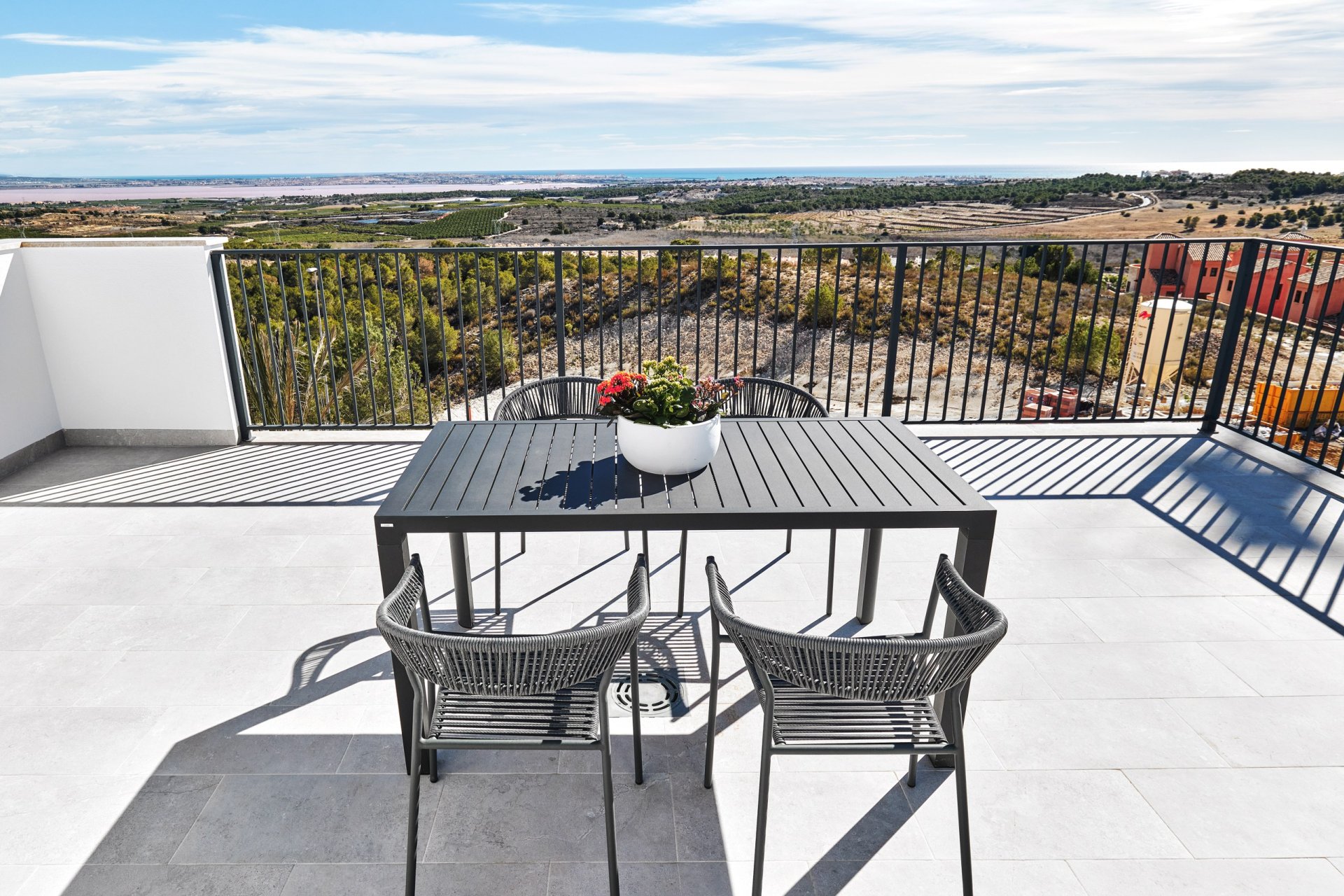 Neue Gebäude - Villa -
San Miguel de Salinas