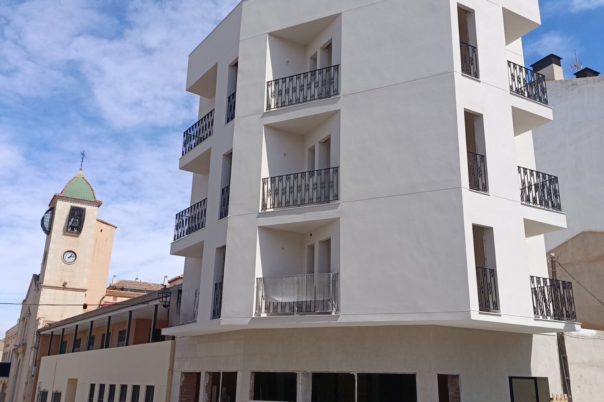 Neue Gebäude - Wohnung -
Bigastro