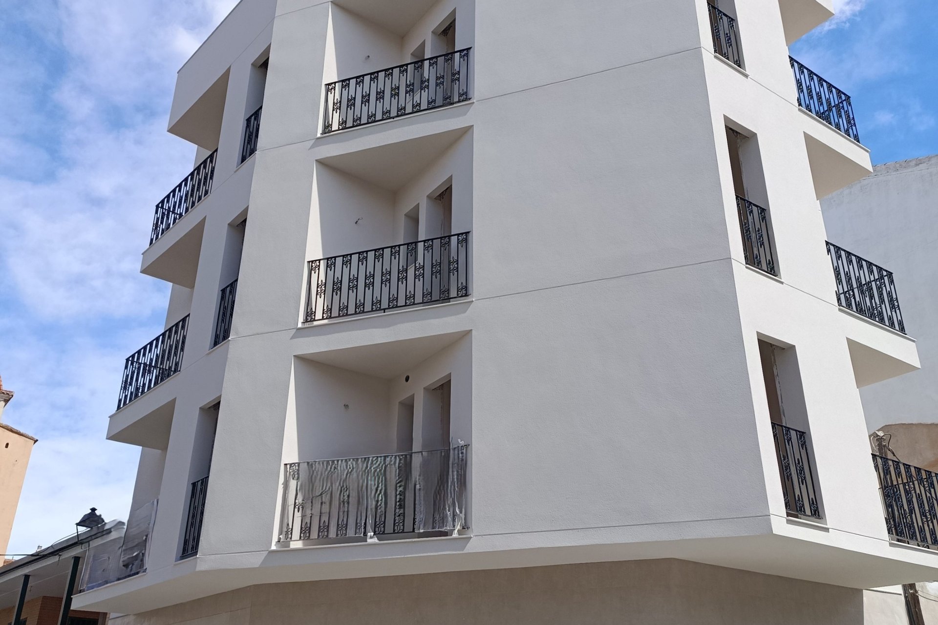 Neue Gebäude - Wohnung -
Bigastro