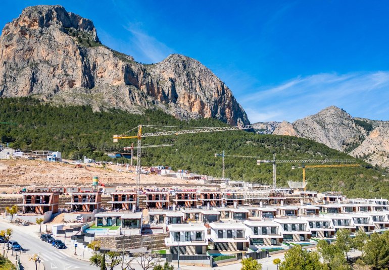 New Build - detached -
Polop