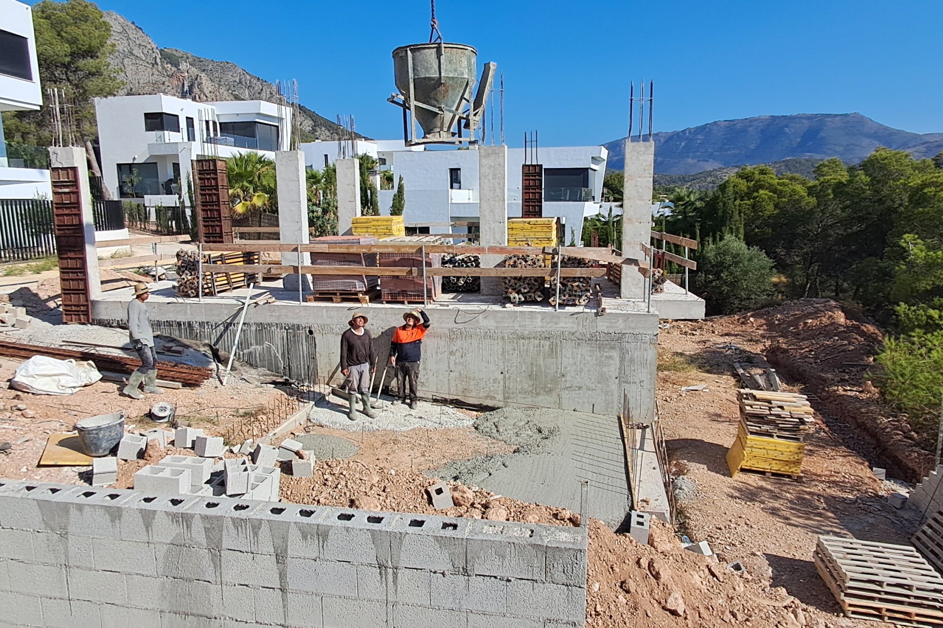 New Build - detached -
Polop