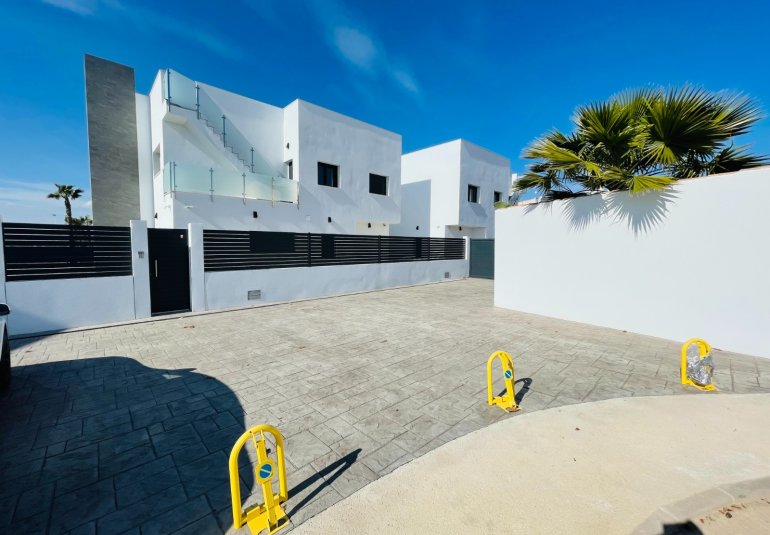 Nieuwbouw Woningen - Herenhuis -
Torrevieja
