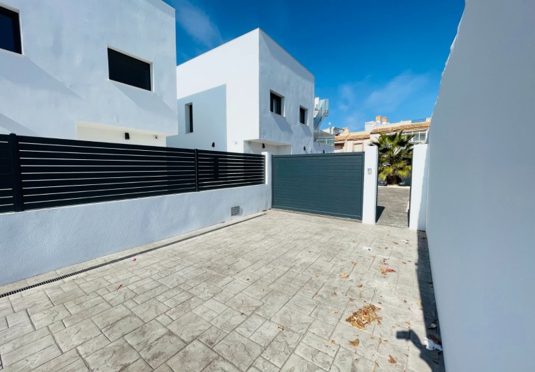 Nouvelle construction - Maison de ville -
Torrevieja