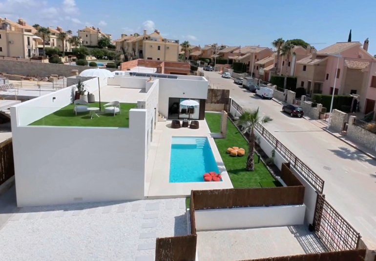 Obra nueva - Adosado -
La Finca Golf