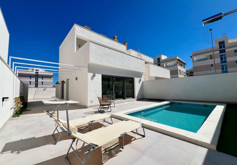 Obra nueva - Adosado -
Orihuela Costa