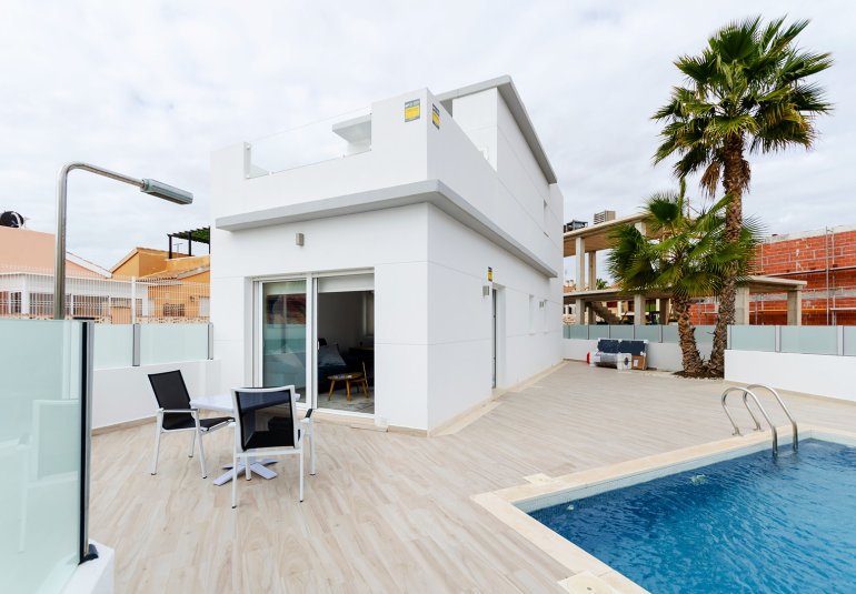 Obra nueva - Adosado -
Torrevieja