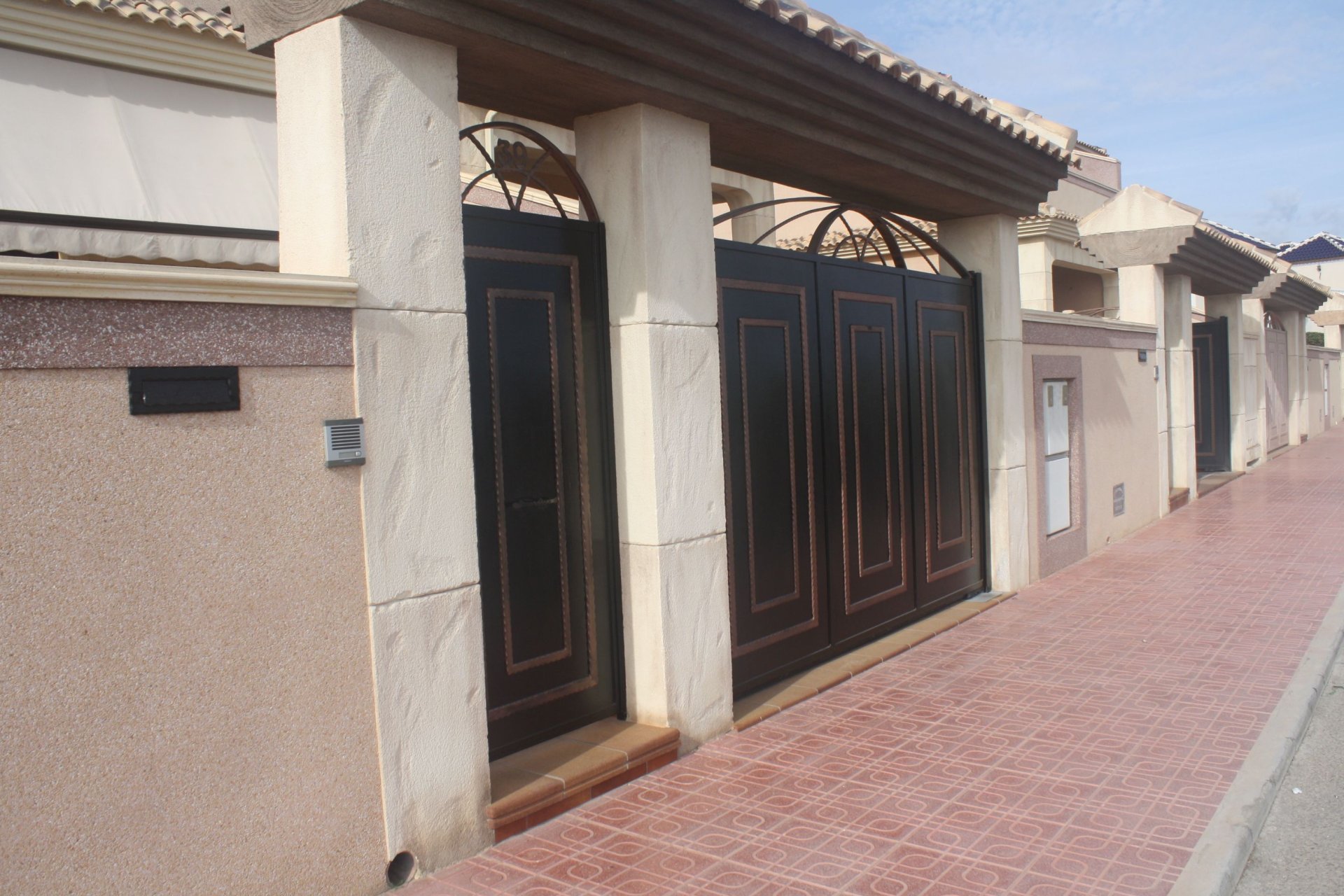 Obra nueva - Adosado -
Torrevieja
