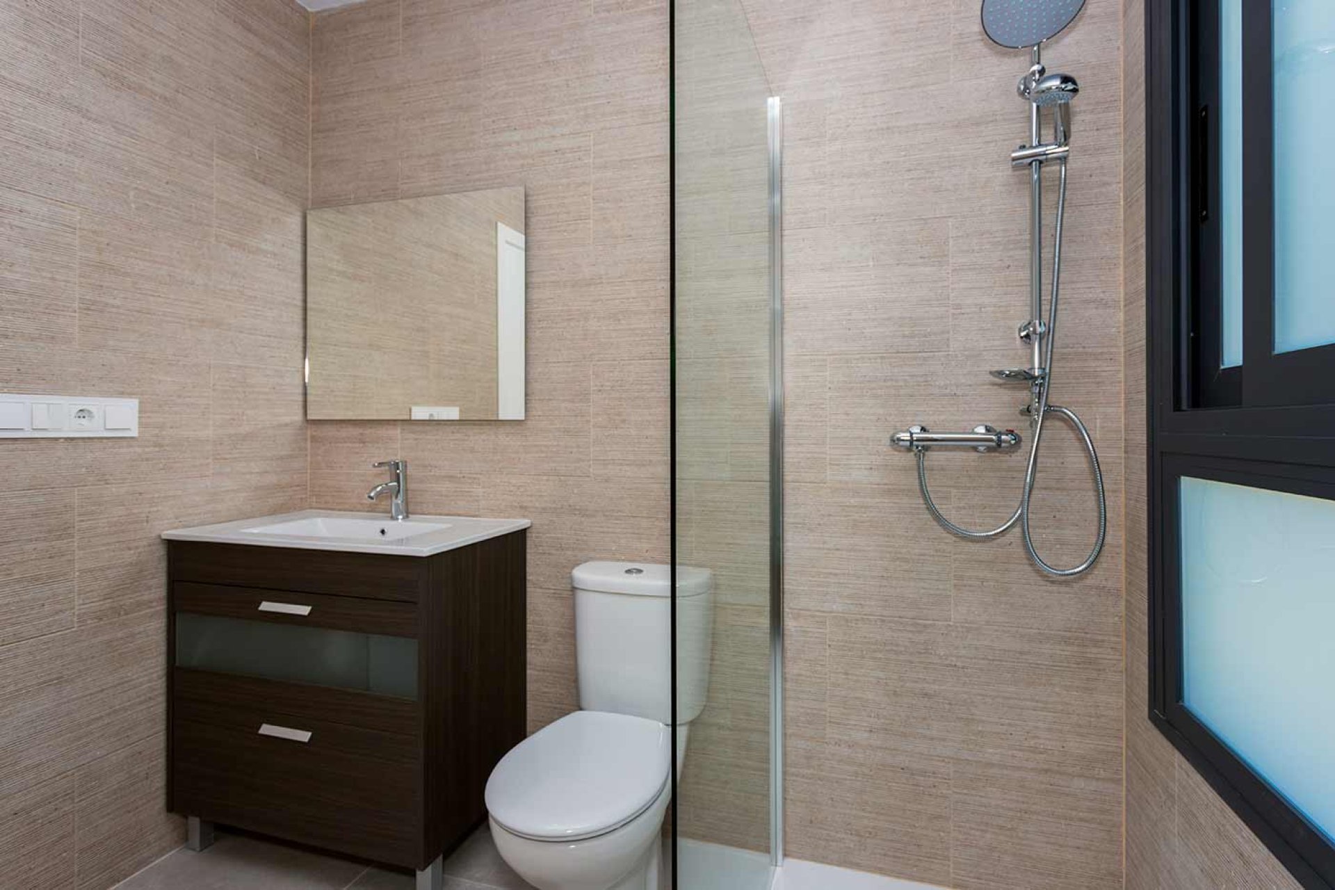 Obra nueva - detached -
Daya Nueva