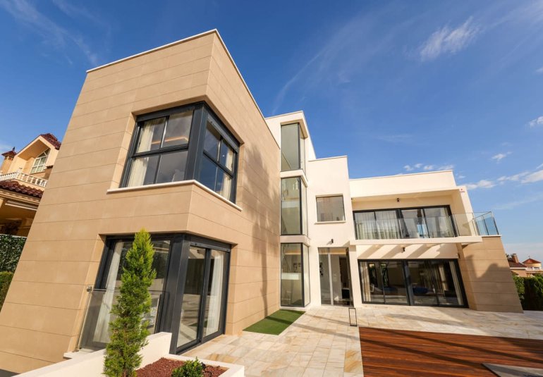 Obra nueva - Villa -
Torrevieja