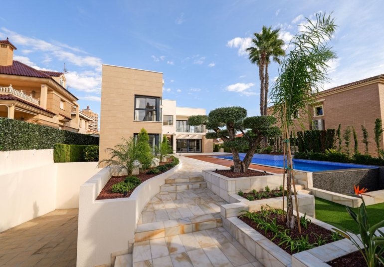 Obra nueva - Villa -
Torrevieja