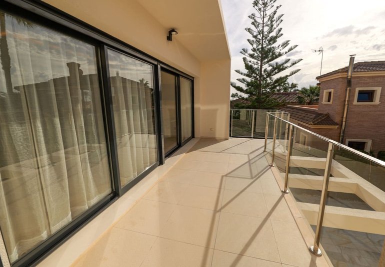 Obra nueva - Villa -
Torrevieja
