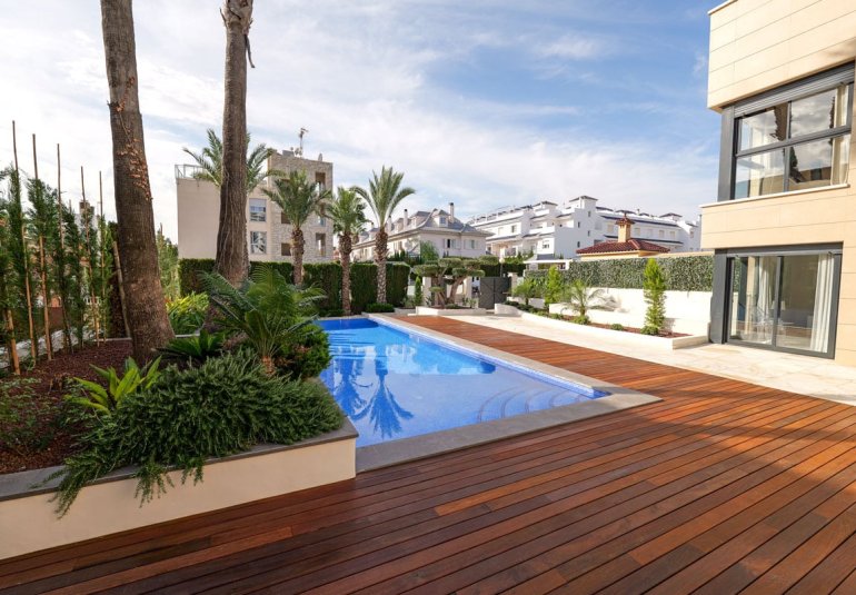 Obra nueva - Villa -
Torrevieja