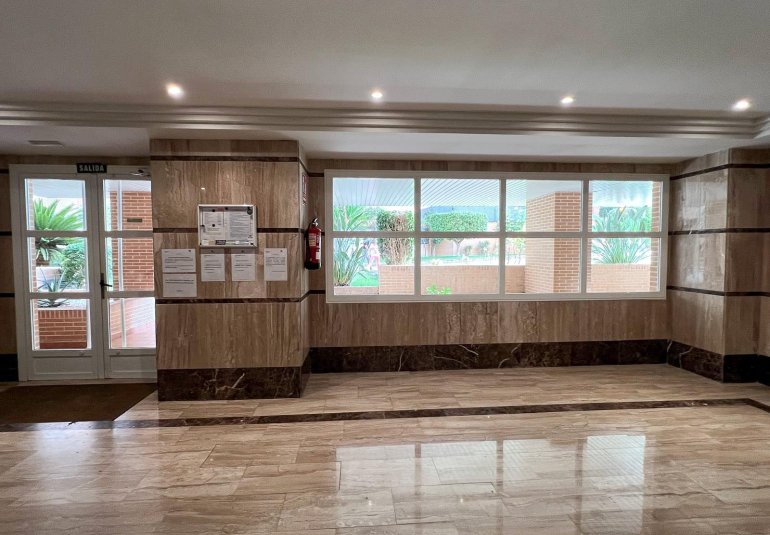 Resale - Apartment / flat -
Villajoyosa - Cala Villajoyosa