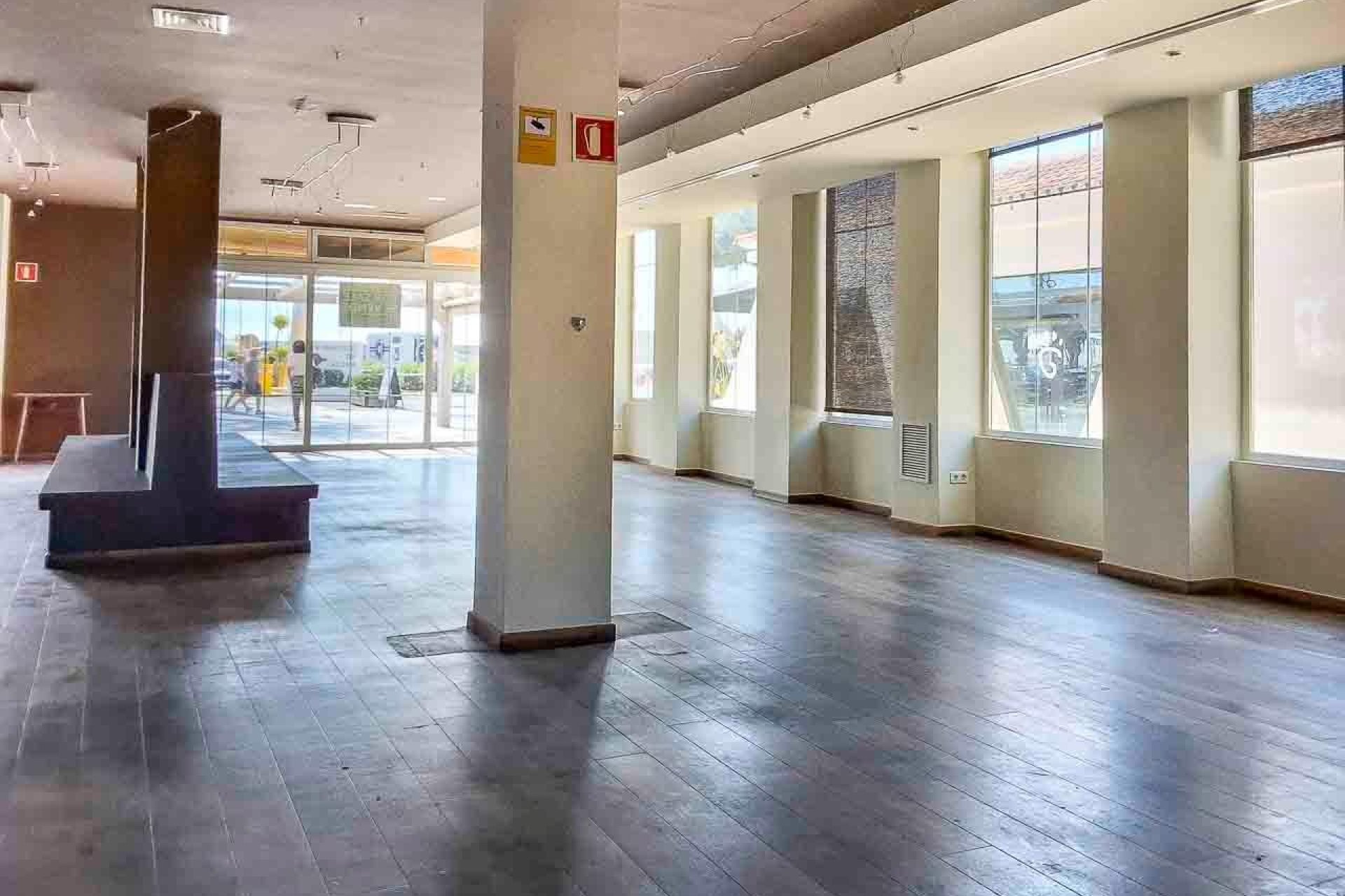 Resale - Commercial -
Altea