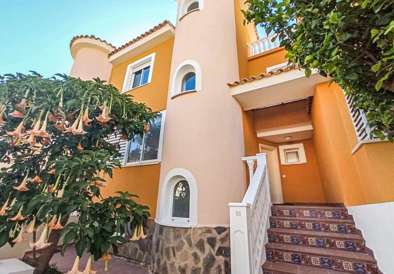 Resale - Townhouse -
La Nucía - La nucia